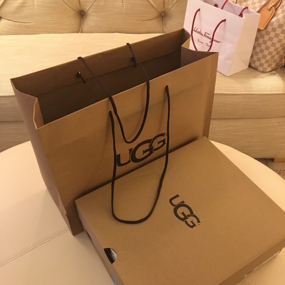 UGG - Picture 2 of 3